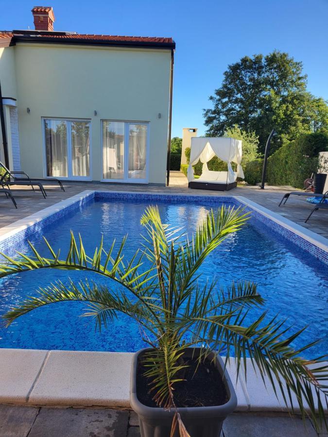 Villa Nemo Porec Esterno foto
